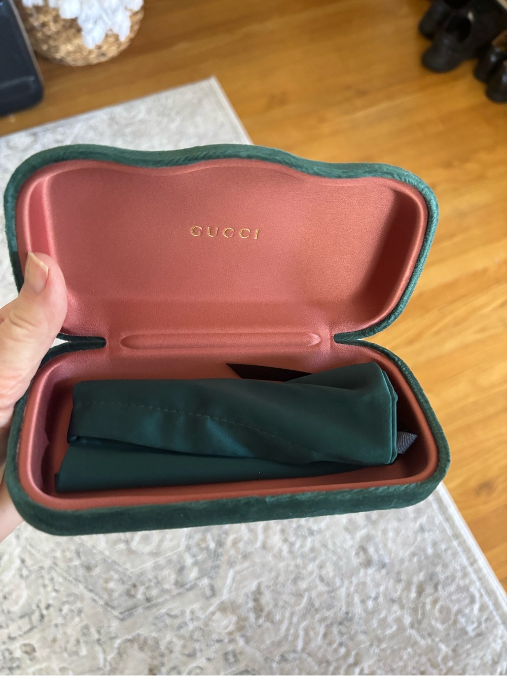 Gucci Green Velvet Eyewear Case with Rose Interior and Matching Cloth